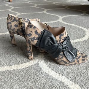 Peep toe heels, size 9, color leopard print/black, material suede/leather
